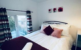 Stylish Town House - Modern Double Room - 3